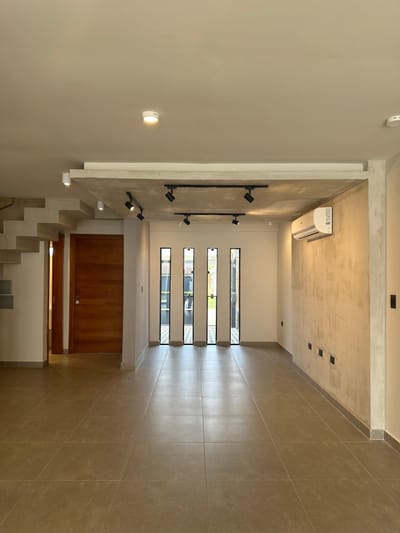 ALQUILO DUPLEX EN LOMA MERLO LUQUE 