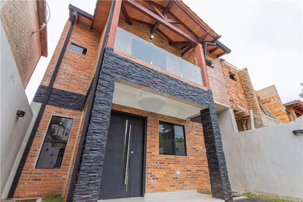 En venta amplio duplex a estrenar en San Lorenzo. 