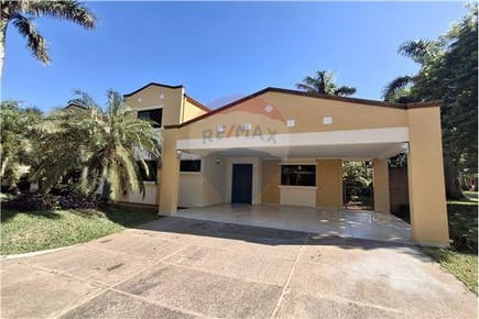 Casa en el condominio Boulevard Luque Cuarto Barrio 