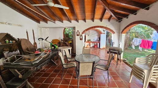 Vendo Casa a Reciclar. Carmelitas. COD 087