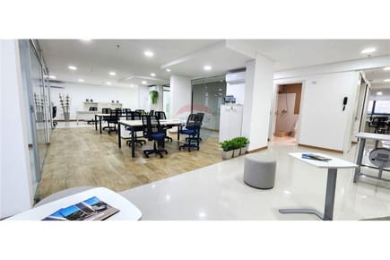 OFICINA PREMIUN SEMIPISO CON VISTA ESCLUSIVA!..