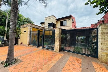 Vendo Casa de 3 habitaciones con Piscina a 400 Metros de la av del Yacht