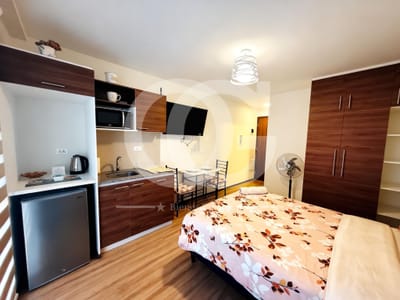 EN ZONA RESIDENCIAL, MONOAMBIENTE EN ALQUILER