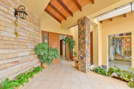 CASA EN VENTA EN BARRIO KENNEDY DE LAMBARE 