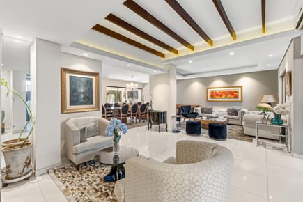 EN VENTA RESIDENCIA BARRIO MCAL. LOPEZ