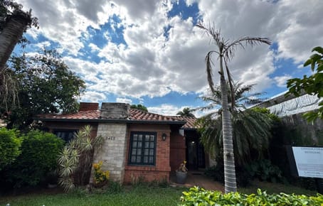 Vendo casa con amplio patio Lambare