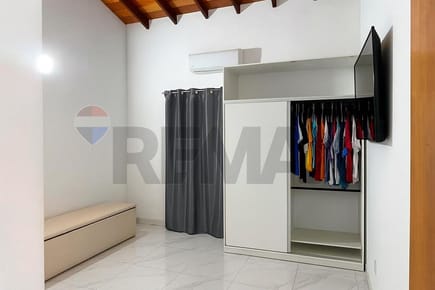 Vendo Casa  Los Laureles, Asunción, Paraguay