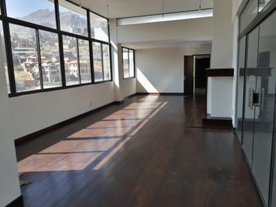 Elegante Penthouse Edificio Los Almendros 