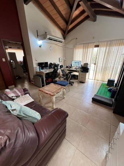 VENDO CASA EN BARRIO PETTIROSSI