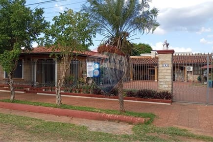 Casa de 4 Habitaciones en Luque 