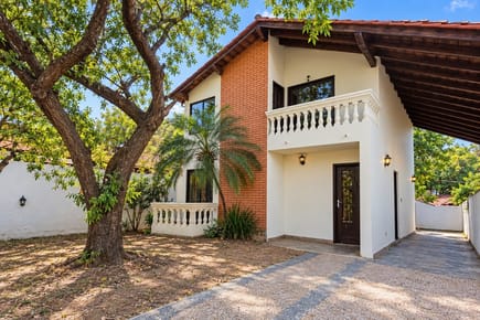 Casa-Alquiler-Fernando De La Mora, Central