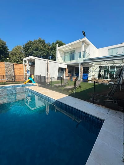VENDO EXCLUSIVA RESIDENCIA EN FERNANDO DE LA MORA