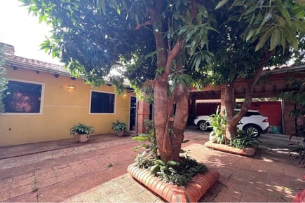 VENDO HERMOSA CASA EN LUQUE- LOMA MERLO 
