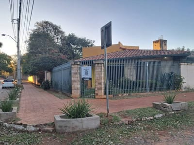 Casa en esquina en venta en planta baja, Fernando de la Mora Norte