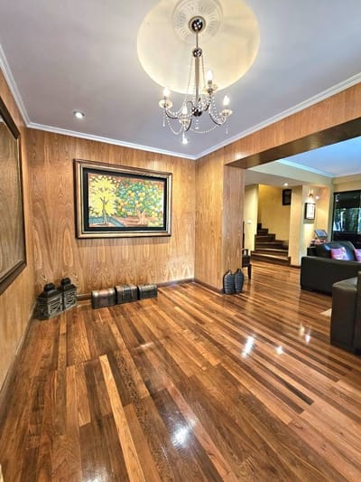 EN VENTA AMPLIA RESIDENCIA EN SAN LORENZO - ZONA LAGUNA GRANDE