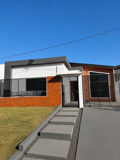 VENTA DE CASA DUPLEX A ESTRENAR EN ITAPUA
