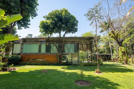 CASA DE DISEÑO TOTALMENTE AMOBLADA EN VENTA – SURUBI’I