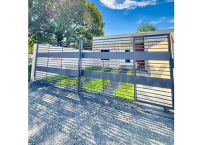 En venta Casa a estrenar en el centro de Lambaré