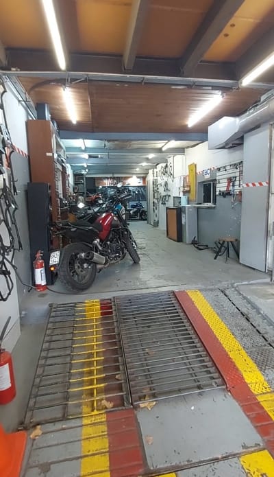 Venta 2 Locales con Renta, Centro / Cordón, Zona  Repuestera