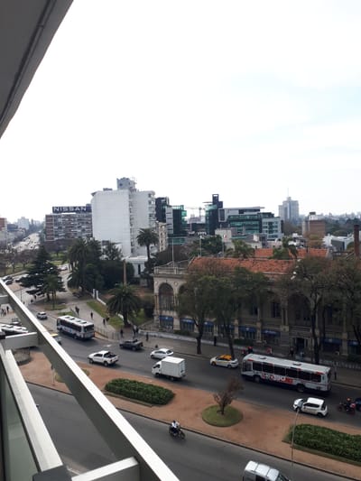 CECILIA VINCENT- HERMOSO APARTAMENTO EN TRES CRUCES