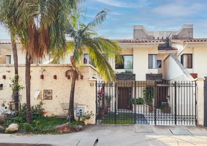 CASA EN VENTA DE 2 PLANTAS-AV.SAN AURELIO