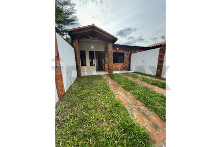 En Venta Chalet Ñemby