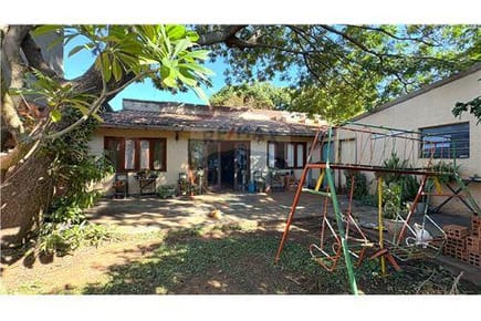 Vendo Casa En Luque - Cuatro Barrio