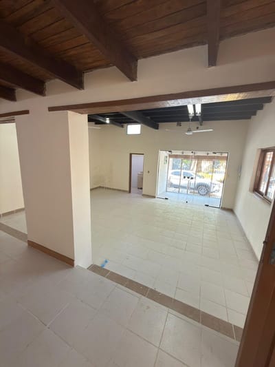 ALQUILO LOCAL COMERCIAL EN LAMBARE BO. KENEDY
