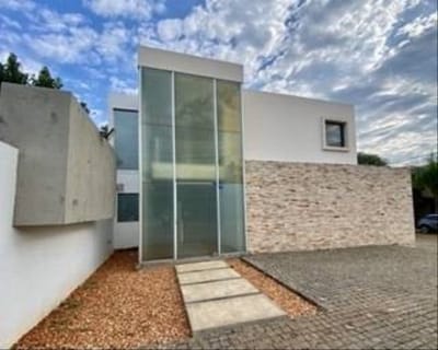 En venta residencia minimalista en Capiatá