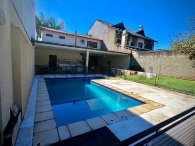 EN VENTA – CASA EN BARRIO MARISCAL ESTIGARRIBIA