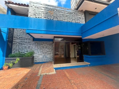 Alquilo local comercial en eje corporativo 