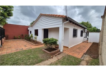 VENDO CASA EN LAMBARÉ Z/ CENTURY PLAZA!!