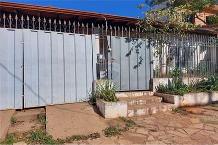 ????CASA A PRECIO DE TERRENO EN LA MEJOR ZONA DE ASUNCIÓN, BARRIO LAS LOMAS????