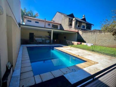 EN VENTA – CASA EN BARRIO MARISCAL ESTIGARRIBIA