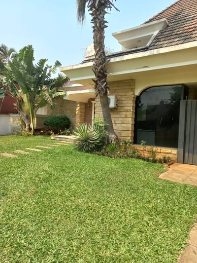 Vendo casa en Ykua Sati – Excelente ubicación y cerca de todo !!!!!!!