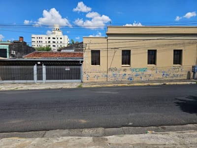 CASA EN ESQUINA EN VENTA 25 DE MAYO/PERU