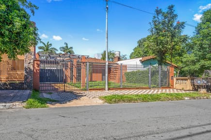 Amplia casa en venta en Fernando de la Mora zona Norte 