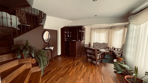 Casa en Venta Irpavi entre calles 3 y 4