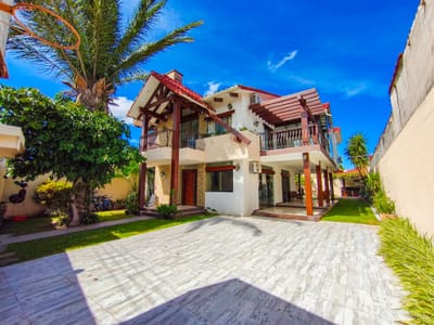 CASA AMPLIA Y ELEGANTE EN VENTA