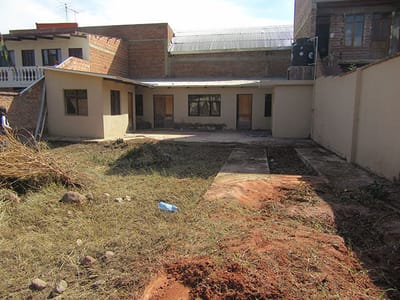 EXCELENTE UBICACION PROXIMO AV. BARRIENTOS ZONA COMERCIAL