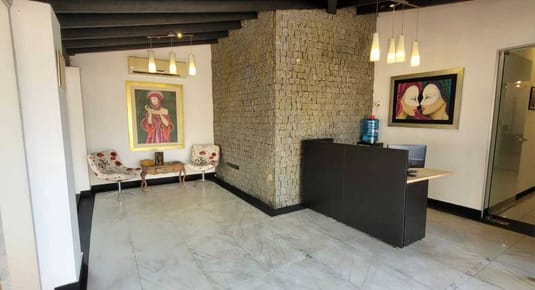 EN ALQUILER-CASA PARA OFICINA-VILLA AURELIA