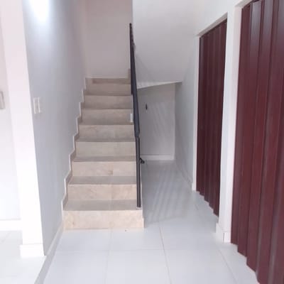VENDO DUPLEX A ESTRENAR EN LAMBARE!