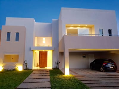SURUBI'I MARIANO ROQUE ALONSO, EN VENTA HERMOSA CASA DE 3 DORMITORIOS EN SUITE