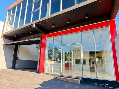 ALQUILO LOCAL COMERCIAL EN ENCARNACION