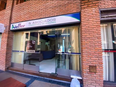 Oficina en Venta - frente al hospital de Niños - Galeria Los Arcos