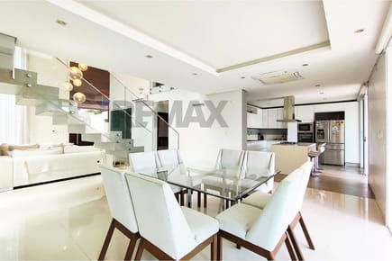 IMPONENTE CASA AMOBLADA ZONA YACHT PRECIO USD 580.000.