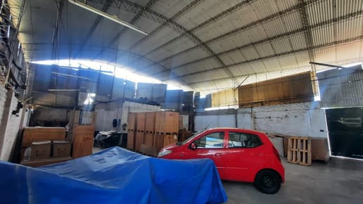 GALPÓN CON OFICINAS Y DEPÓSITO