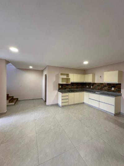 VENDO HERMOSO DUPLEX EN LAMBARE DE TRES HABITACIONES 