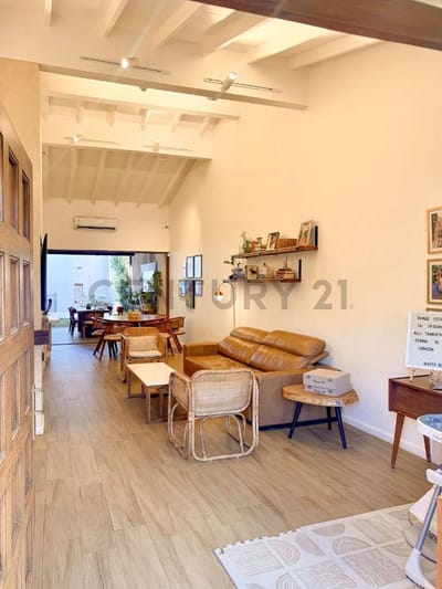 EN VENTA - CASA DE ESTILO MEDITERRÁNEO EN BARRIO LAS MERCEDES