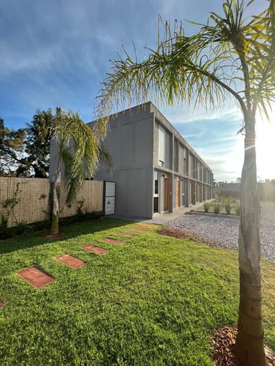 Venta con Renta Casa 2 Dormitorios Complejo Cerrado Rambla Costanera Próximo